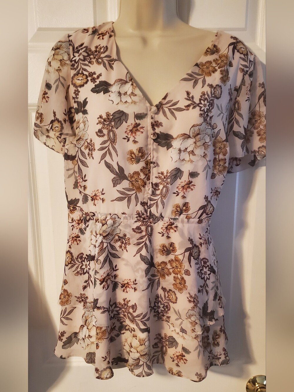 Torrid Floral V-Neck Light Pink Peplum Blouse